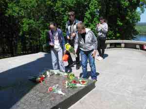 Покладання квітів до могили Т.Г.Шевченка