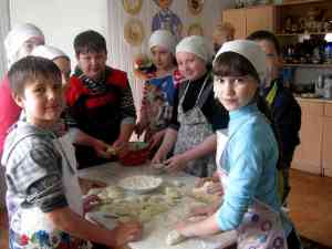Приготування традиційної української страви - вареників